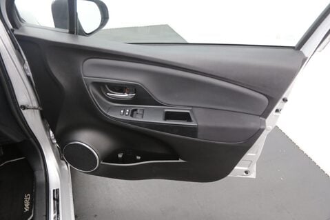 Toyota Yaris VVT-I Y20 19