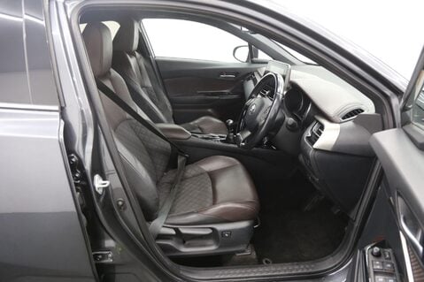 Toyota C-HR EXCEL 19