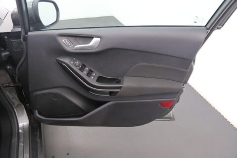 Ford Fiesta ST-LINE EDITION 19