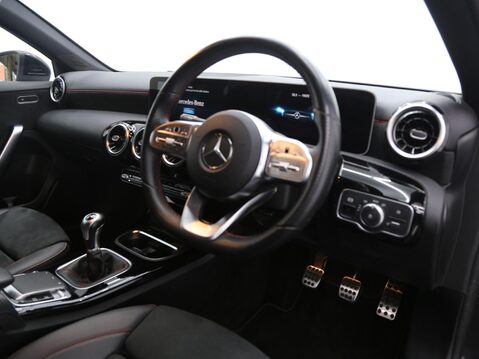 Mercedes-Benz A Class A 200 AMG LINE EXECUTIVE 21