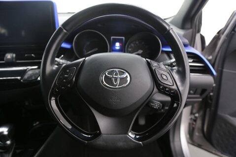Toyota C-HR DYNAMIC 10