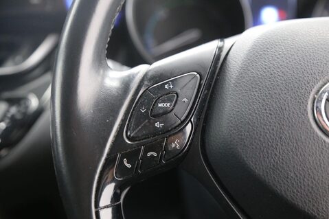 Toyota C-HR DYNAMIC 11