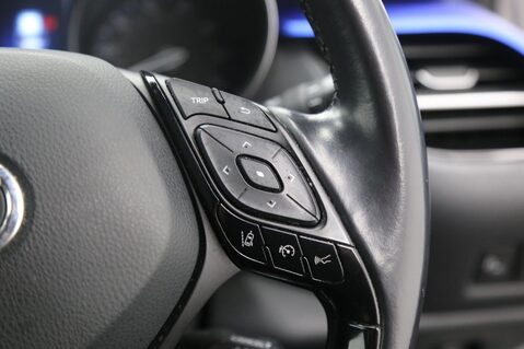 Toyota C-HR DYNAMIC 12
