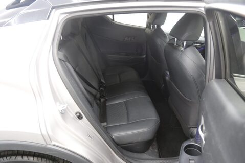 Toyota C-HR DYNAMIC 23