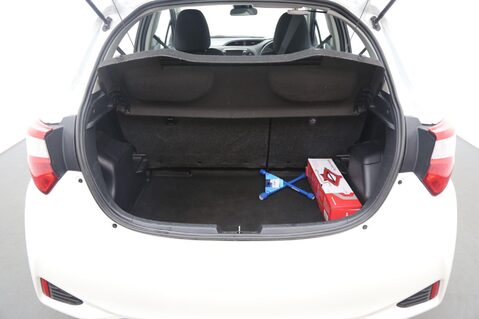 Toyota Yaris VVT-I ICON TECH 27
