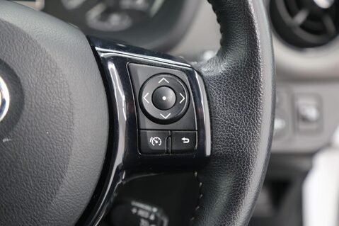 Toyota Yaris VVT-I ICON TECH 12