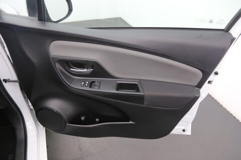 Toyota Yaris VVT-I ICON TECH 19