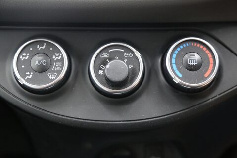 Toyota Yaris VVT-I ICON TECH 17