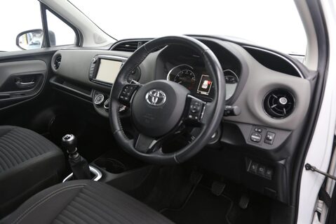 Toyota Yaris VVT-I ICON TECH 21