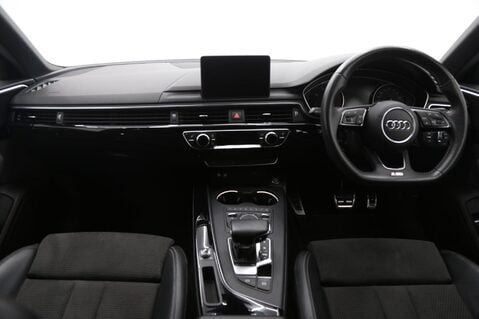 Audi A4 AVANT TFSI S LINE BLACK EDITION 9