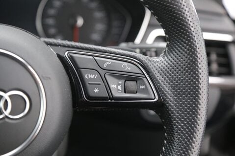 Audi A4 AVANT TFSI S LINE BLACK EDITION 12