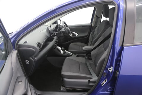 Toyota Yaris ICON 23