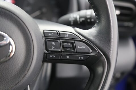 Toyota Yaris ICON 12