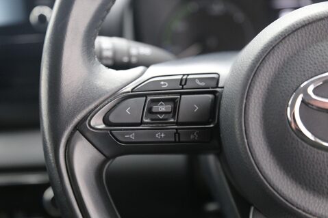 Toyota Yaris ICON 11