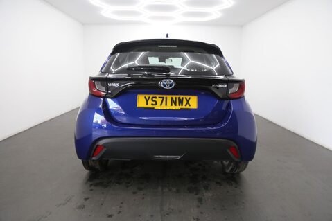 Toyota Yaris ICON 6