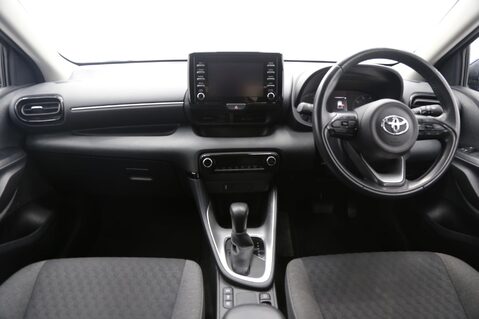 Toyota Yaris ICON 9