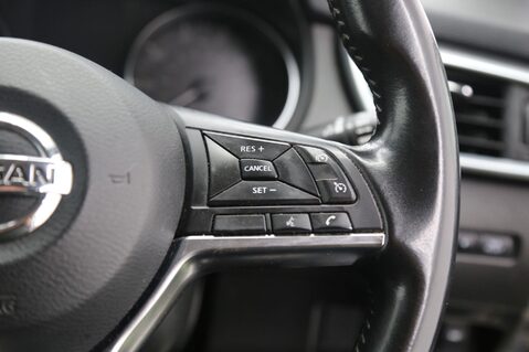 Nissan Qashqai DIG-T N-CONNECTA DCT 12