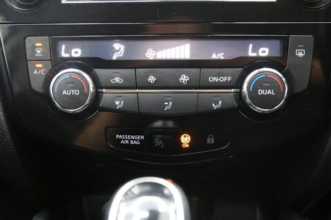 Nissan Qashqai DIG-T N-CONNECTA DCT 18