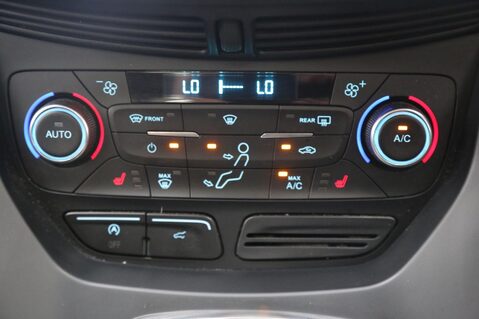 Ford Kuga ST-LINE X 18
