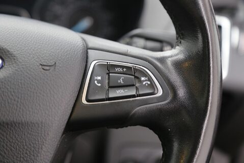 Ford Kuga ST-LINE X 12