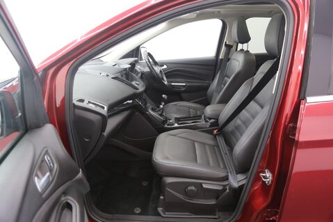 Ford Kuga ST-LINE X 24