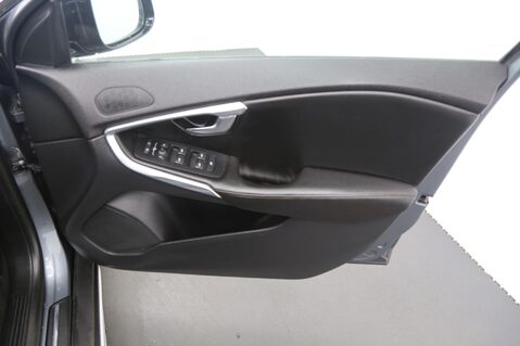 Volvo V40 T3 CROSS COUNTRY PRO 19