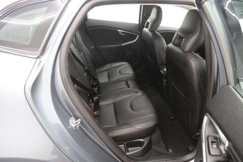 Volvo V40 T3 CROSS COUNTRY PRO 23