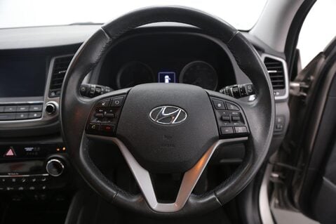 Hyundai TUCSON CRDI SE NAV BLUE DRIVE 10