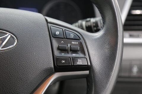 Hyundai TUCSON CRDI SE NAV BLUE DRIVE 12