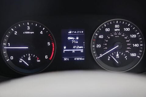 Hyundai TUCSON CRDI SE NAV BLUE DRIVE 14