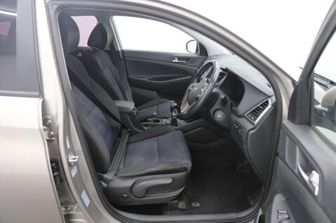 Hyundai TUCSON CRDI SE NAV BLUE DRIVE 20