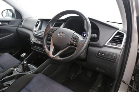 Hyundai TUCSON CRDI SE NAV BLUE DRIVE 21