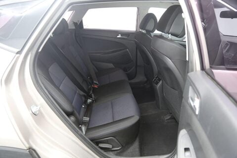 Hyundai TUCSON CRDI SE NAV BLUE DRIVE 22