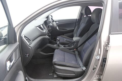Hyundai TUCSON CRDI SE NAV BLUE DRIVE 23
