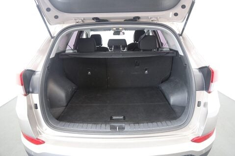 Hyundai TUCSON CRDI SE NAV BLUE DRIVE 25