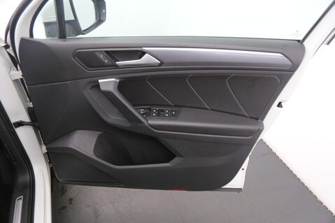 Volkswagen Tiguan R-LINE TDI 4MOTION DSG 19