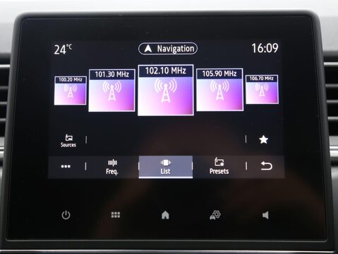 Renault Captur ICONIC TCE 16