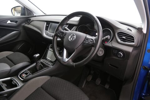 Vauxhall Grandland X SRI NAV 22