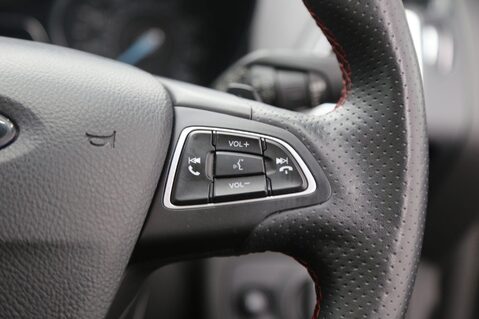 Ford Kuga ST-LINE EDITION TDCI 12
