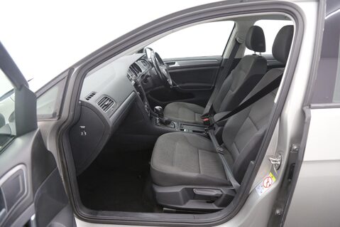 Volkswagen Golf E-GOLF 22