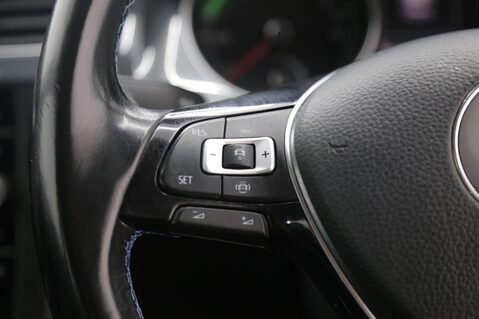 Volkswagen Golf E-GOLF 11