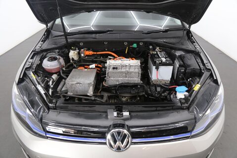 Volkswagen Golf E-GOLF 28
