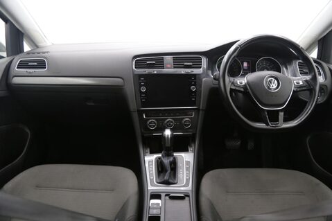 Volkswagen Golf E-GOLF 9