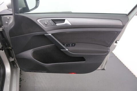 Volkswagen Golf E-GOLF 19
