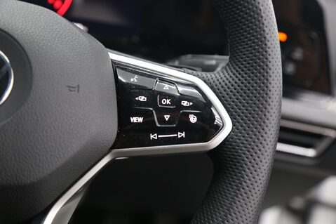 Volkswagen Golf GTD TDI DSG 12