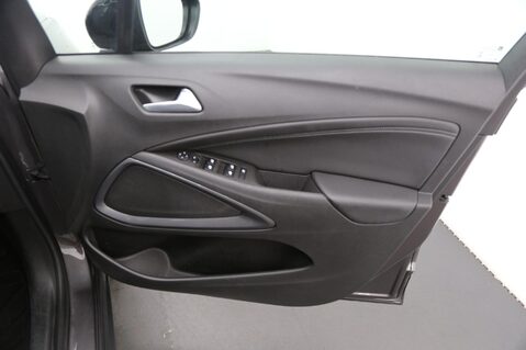 Vauxhall Crossland ELITE 19