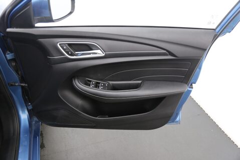 MG MG5 61.1kWh Exclusive Long Range Auto 5dr 18