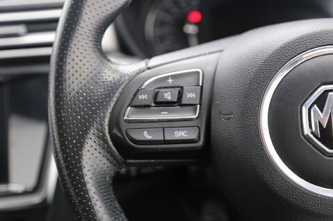 MG MG5 61.1kWh Exclusive Long Range Auto 5dr 11