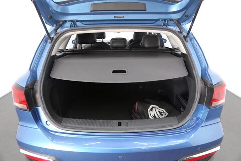 MG MG5 61.1kWh Exclusive Long Range Auto 5dr 25