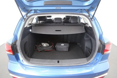 MG MG5 61.1kWh Exclusive Long Range Auto 5dr 24